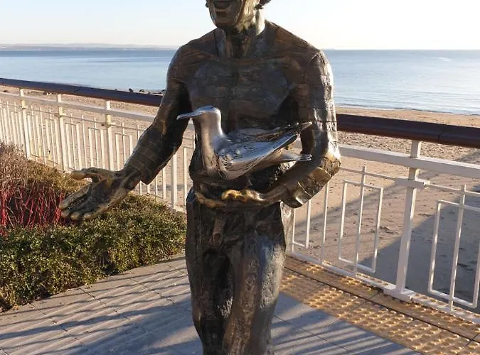 Mirana Family מלון